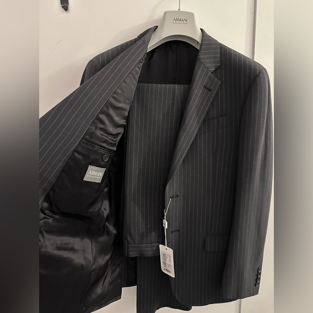 Brand new Armani Collenzioni pinstripe suite 48C